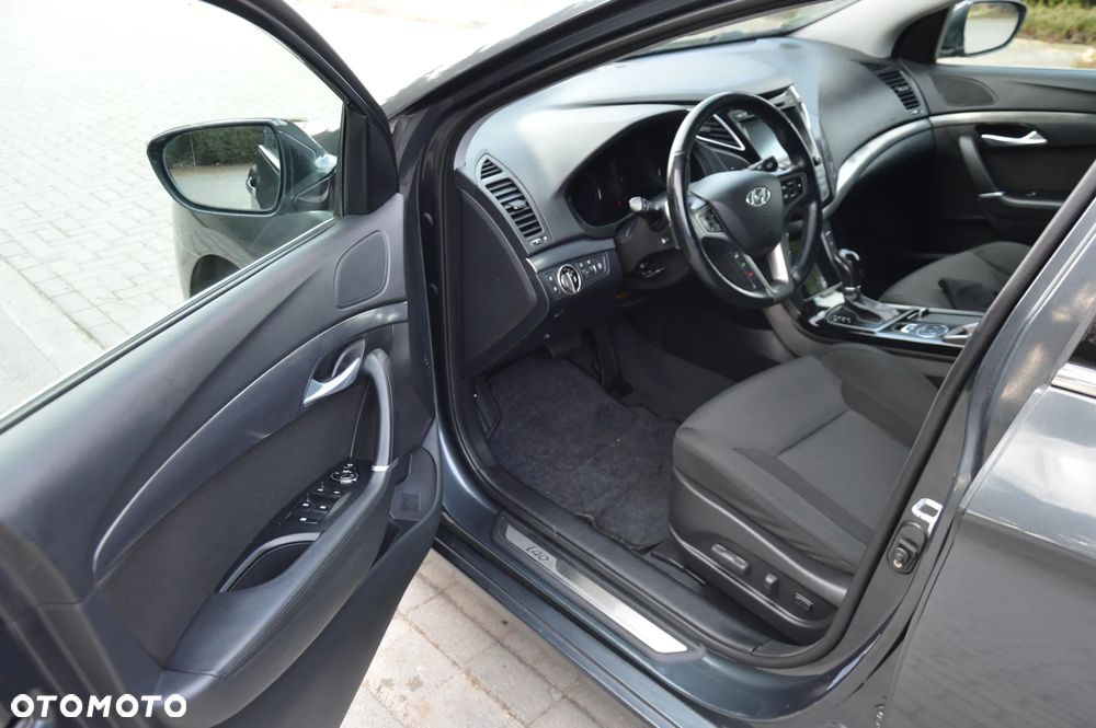 Hyundai i40 Kombi blue 1.7 CRDi DCT Premium - 17