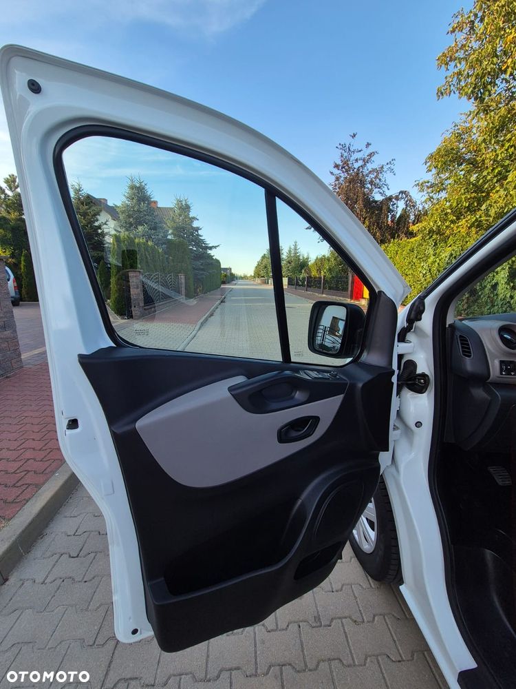 Renault Trafic Long L2 120koni 2017r Navi Klima Super stan - 12