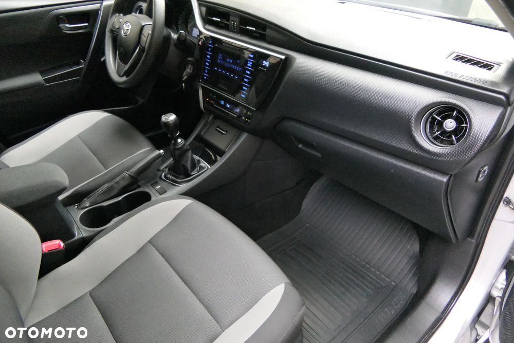 Toyota Auris 1.33 VVT-i Active - 17