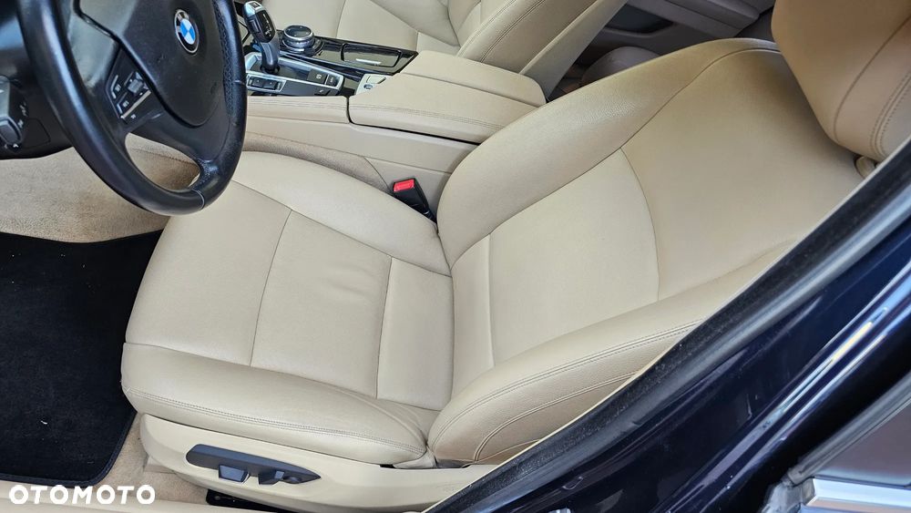 BMW Seria 5 528i xDrive Sport-Aut Luxury Line - 33