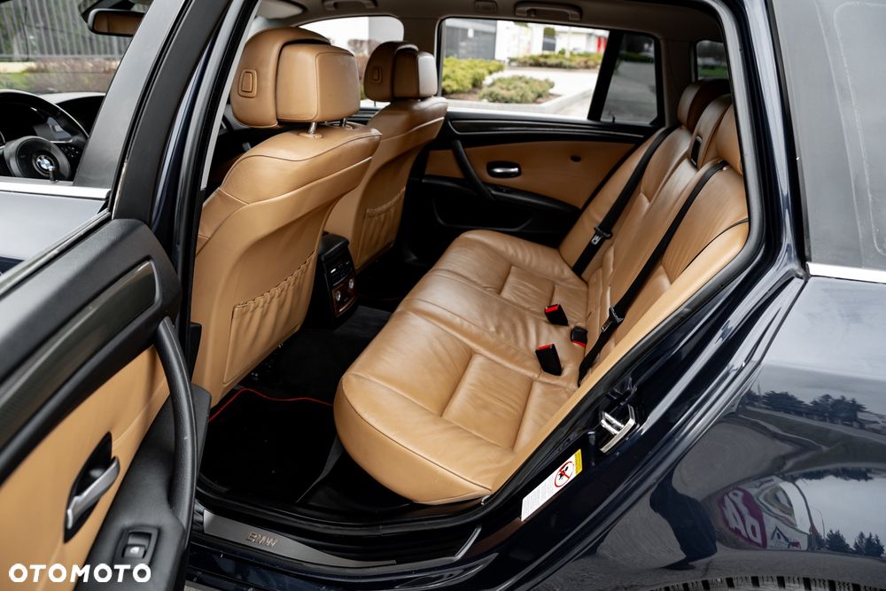 BMW Seria 5 525i xDrive - 18