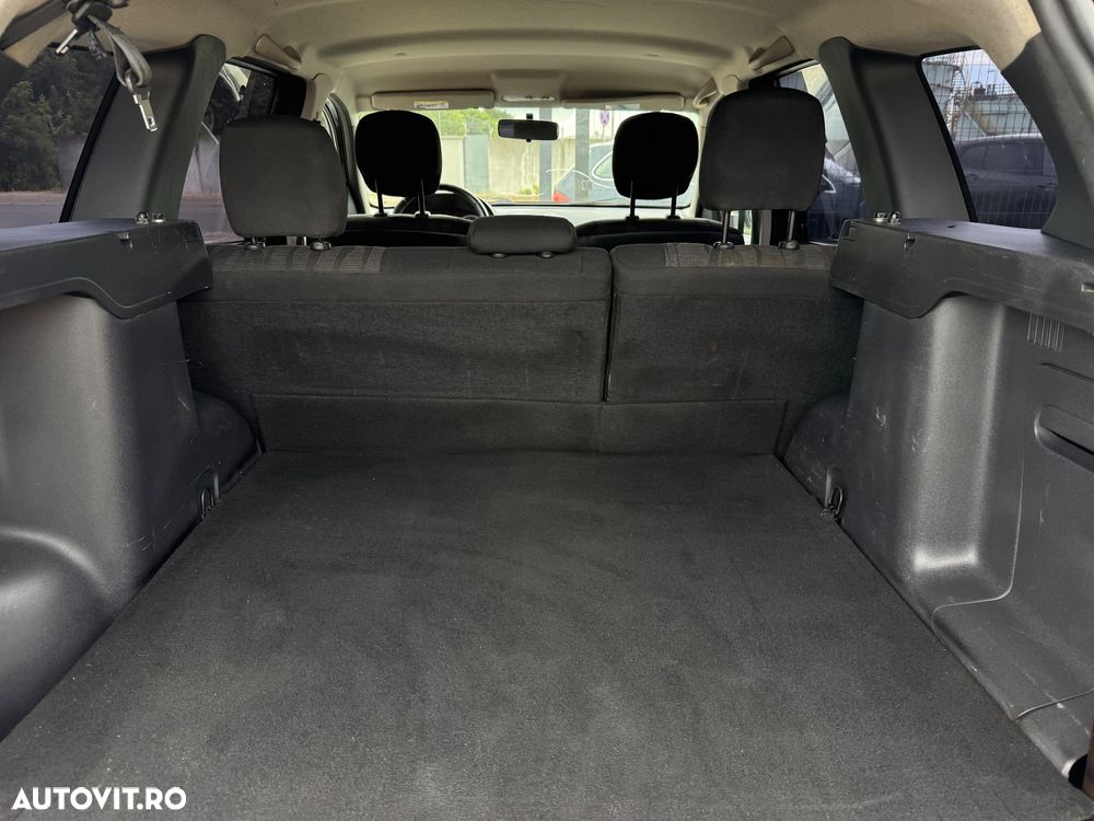 Dacia Duster 1.6 16V 4x4 Prestige - 14