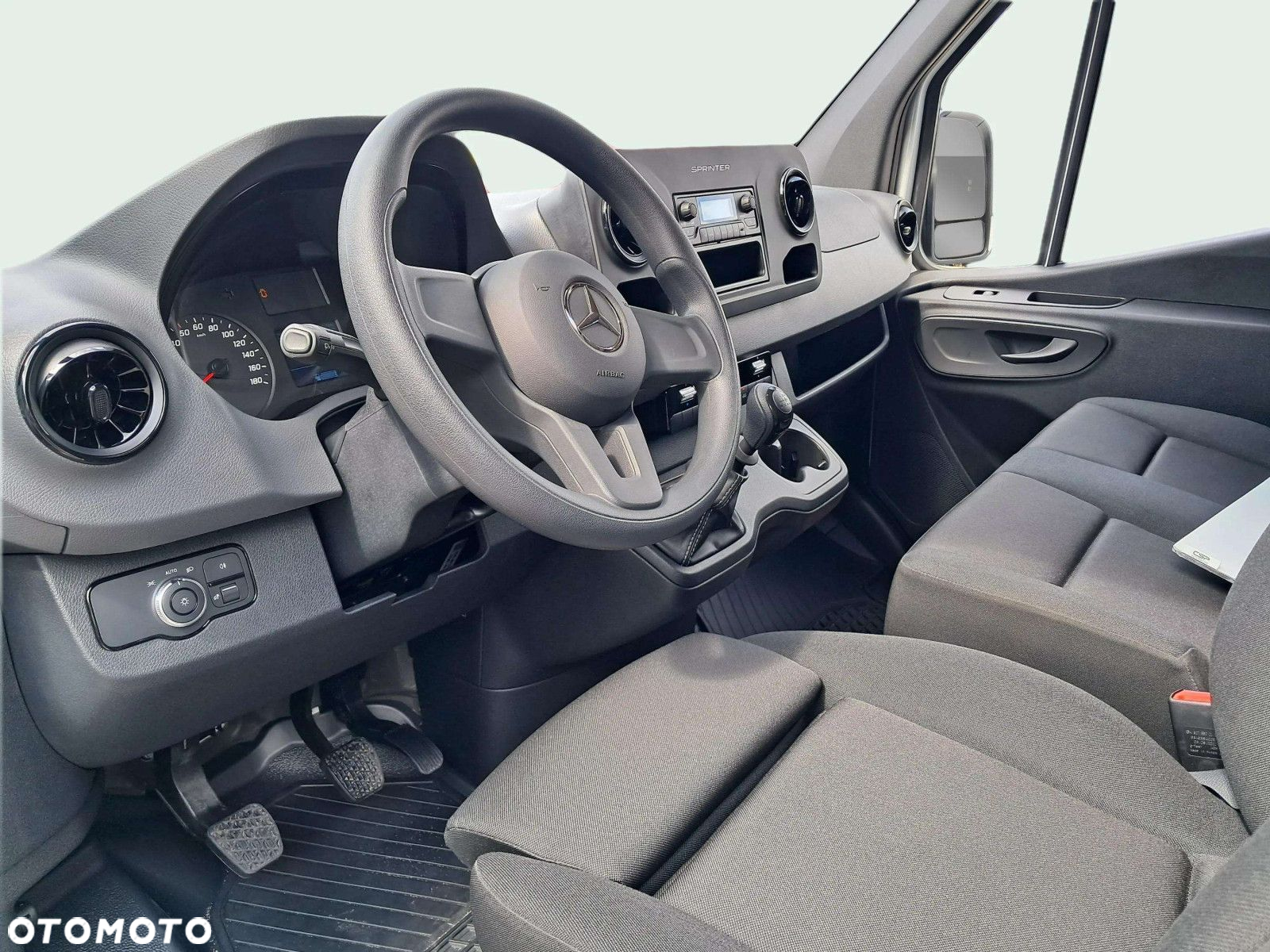 Mercedes-Benz Sprinter 317 - 12