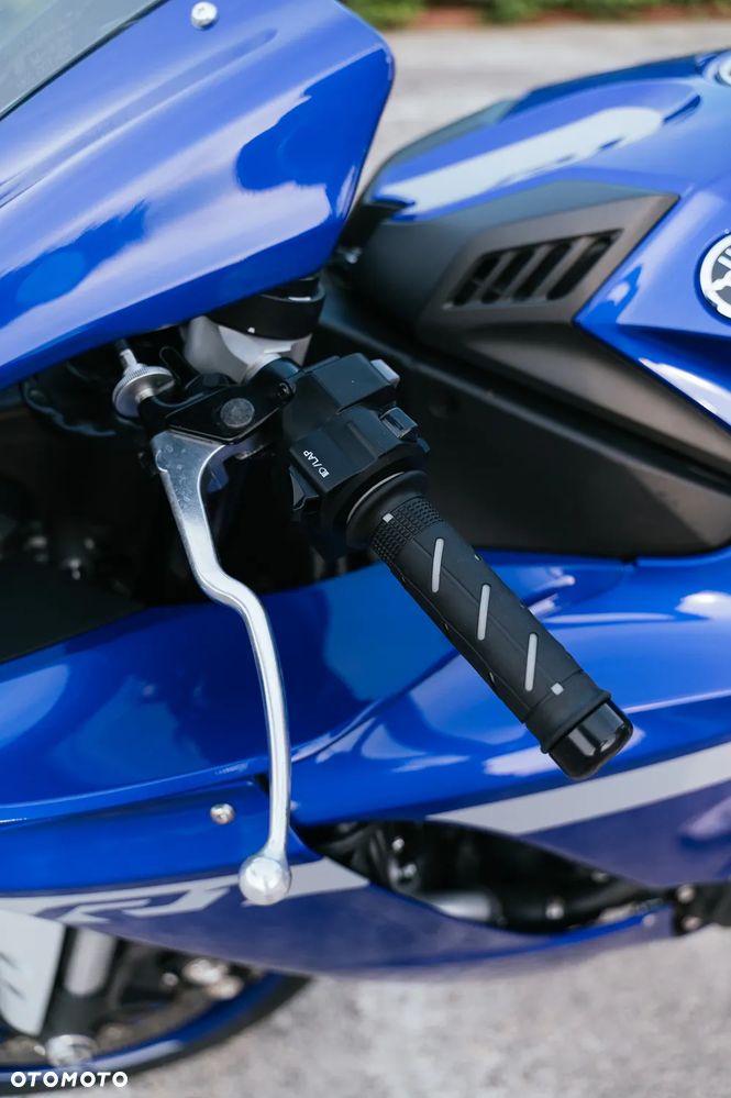 Yamaha R1 - 13