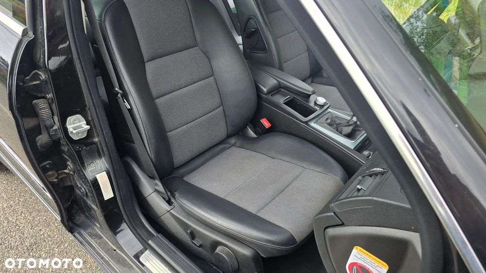 Mercedes-Benz Klasa C 180 CGI BlueEFFICIENCY Avantgarde - 28