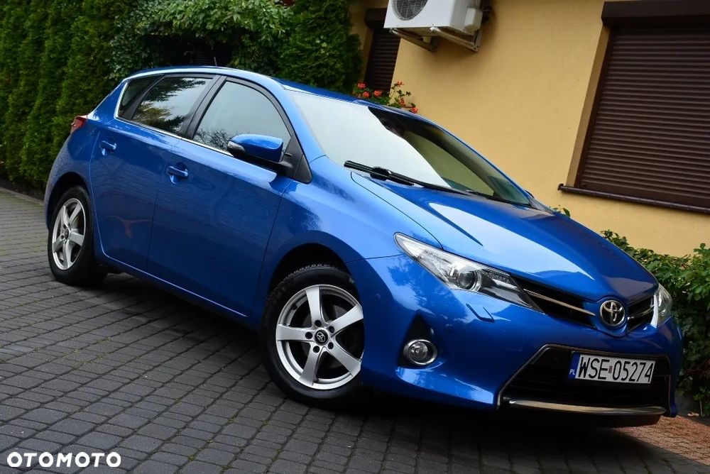 Toyota Auris 2013 photo 3