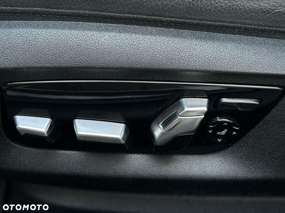 BMW Seria 5 530e xDrive Luxury Line - 40