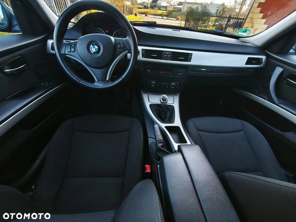 BMW Seria 3 318i - 8
