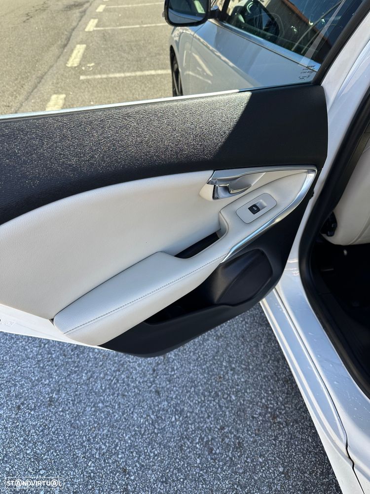Volvo V40 D2 Momentum - 36