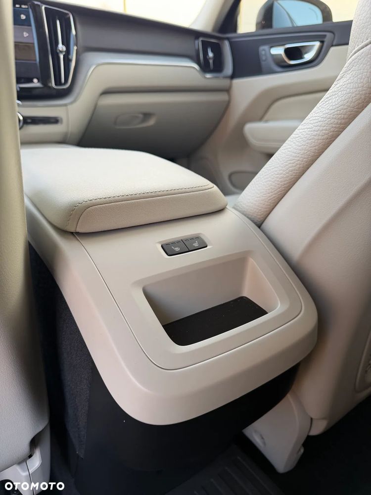 Volvo XC 60 B5 B R-Design - 19