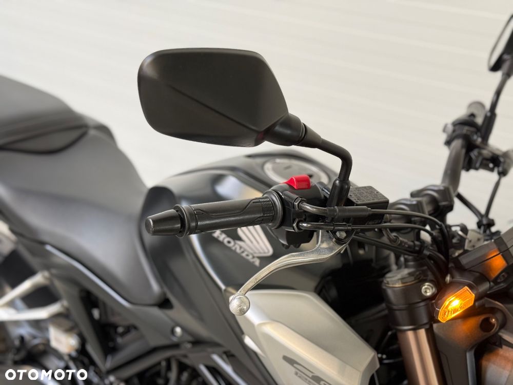 Honda CB - 12