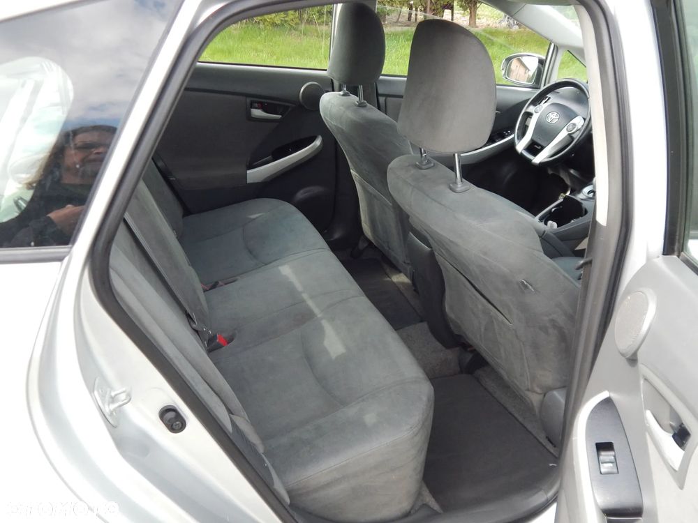 Toyota Prius (Hybrid) - 10