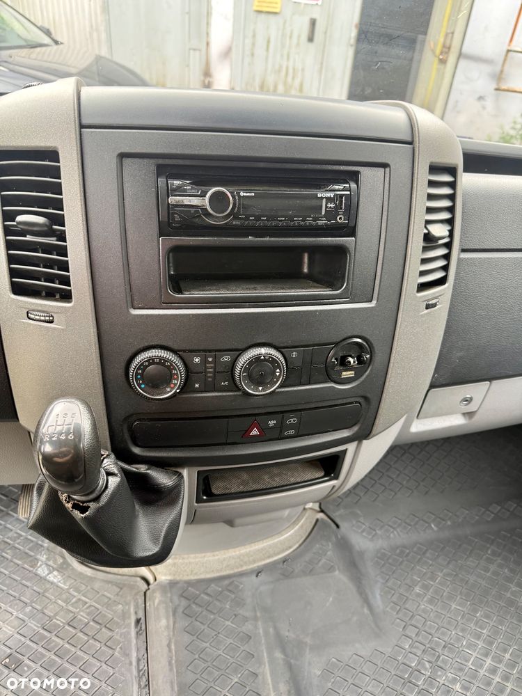 Mercedes-Benz Sprinter - 13