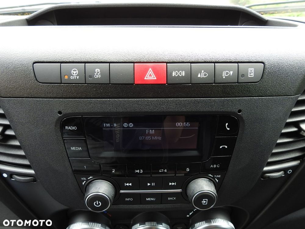 Iveco DAILY 35S18 NOWY PLANDEKA WEBASTO KLIMATYZACJA TEMPOMAT ASO  180KM - 33