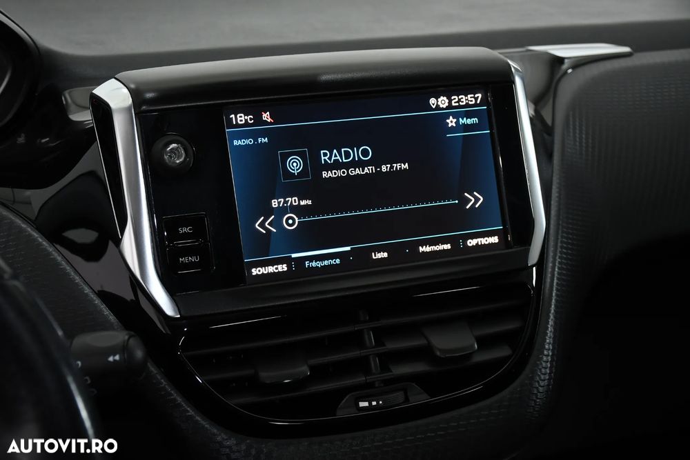 Peugeot 2008 PureTech 110 GPF Stop&Start EAT6 Signature - 17