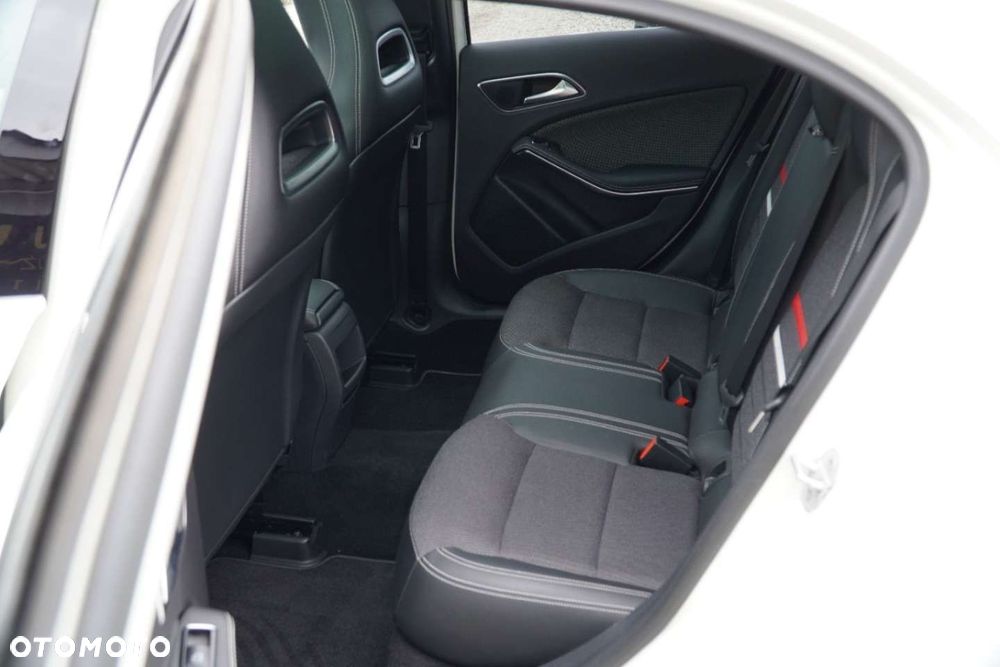 Mercedes-Benz Klasa A 180 (BlueEFFICIENCY) Urban - 8
