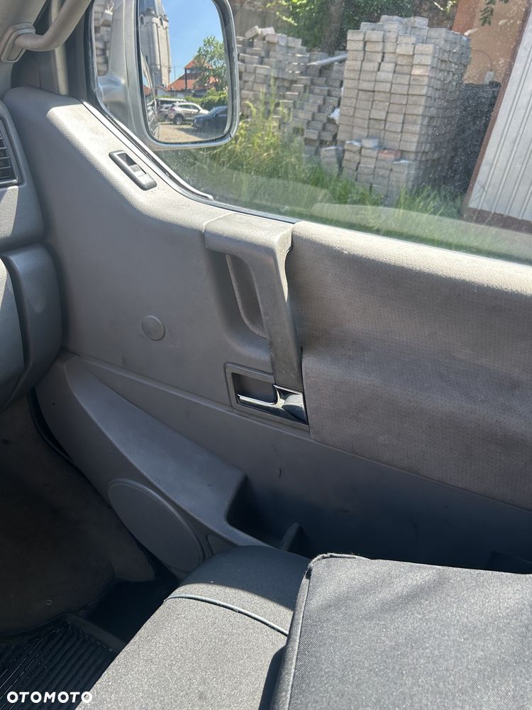 Volkswagen Multivan - 12