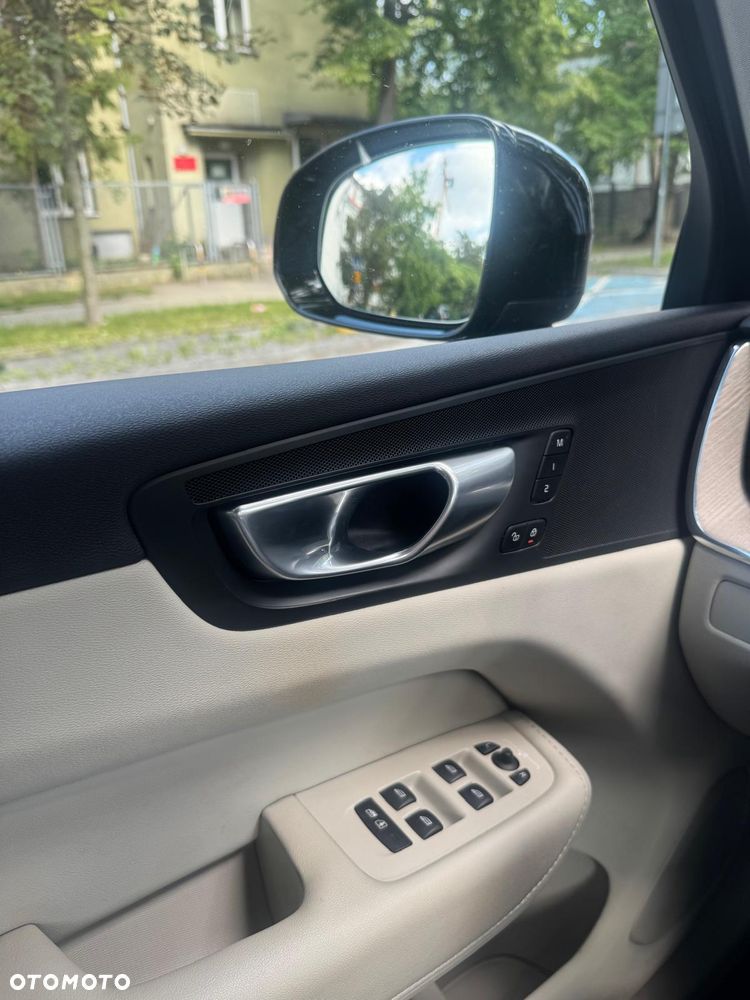 Volvo XC 60 B4 B Plus Dark - 23