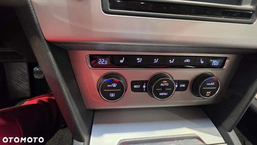Volkswagen Passat - 22