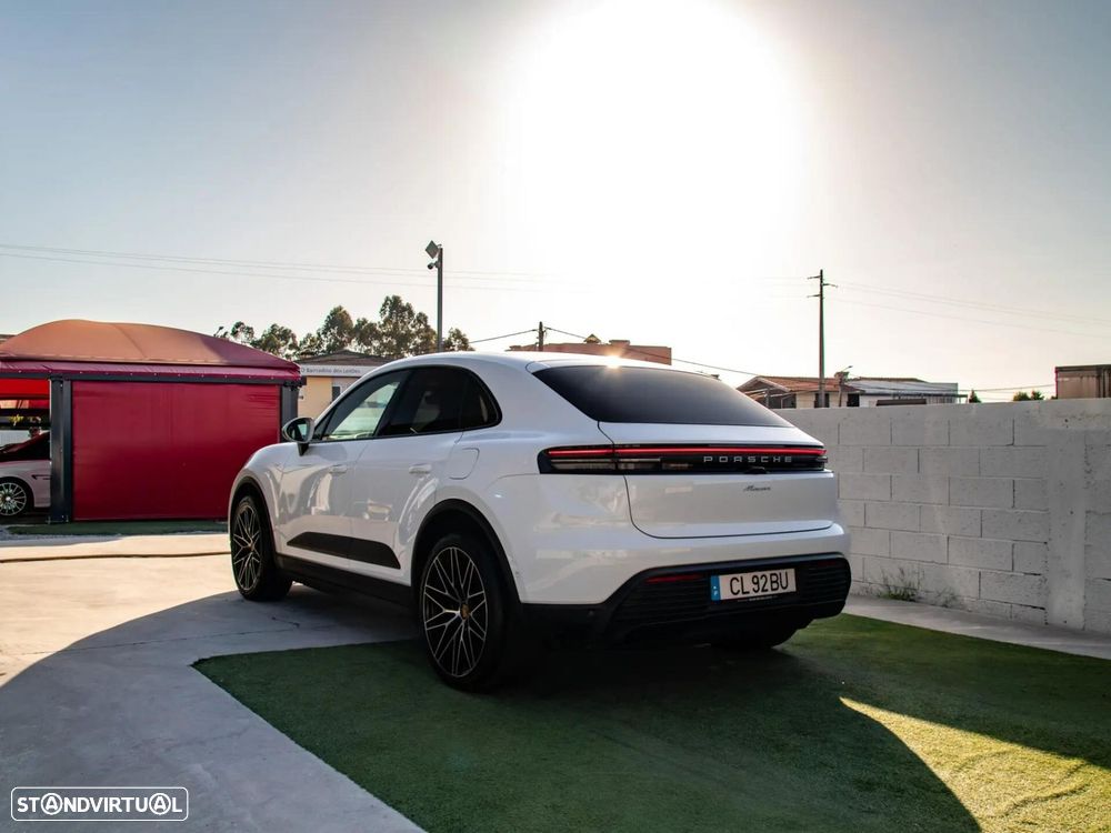 Porsche Macan Electric - 14