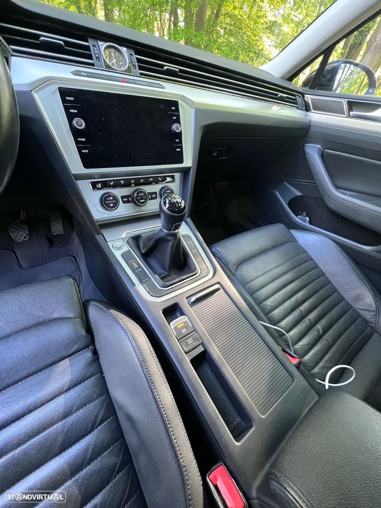 VW Passat 1.6 TDI Confortline - 11
