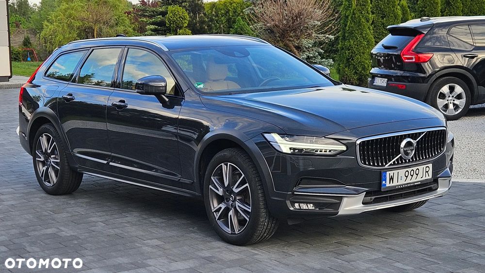 Volvo V90 Cross Country - 1