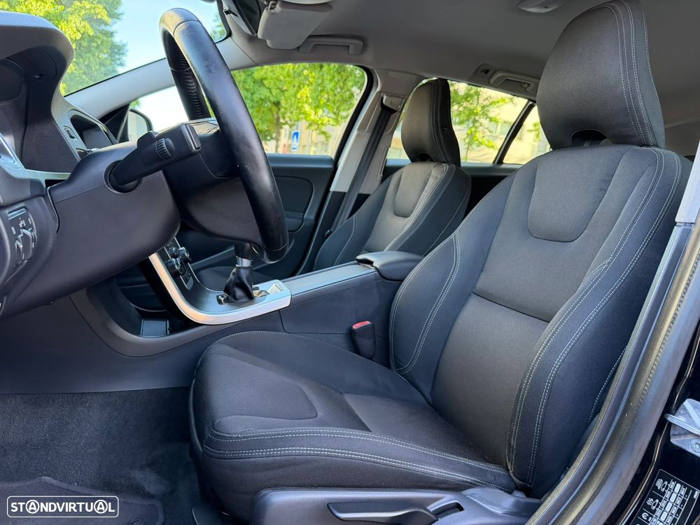Volvo V60 D2 Momentum - 18