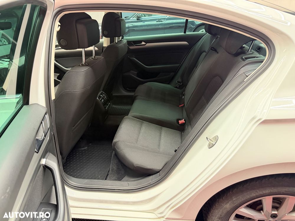 Volkswagen Passat 2.0 TDI DSG Highline - 13