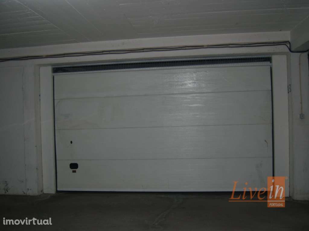 Garagem com 100 m2 na Vila da Ericeira - Grande imagem: 4/10
