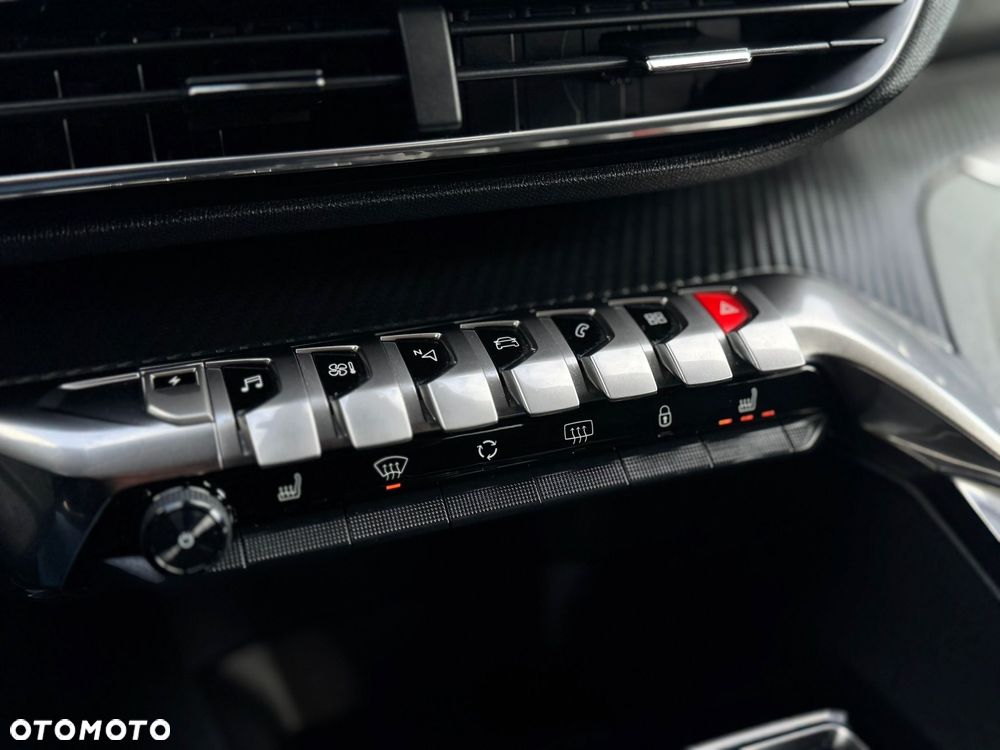 Peugeot 3008 1.6 PureTech HYbrid Allure S&S EAT8 - 19