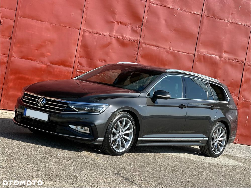 Volkswagen Passat - 1