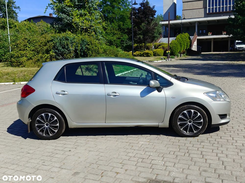 Toyota Auris 2.0 D-4D Premium - 2