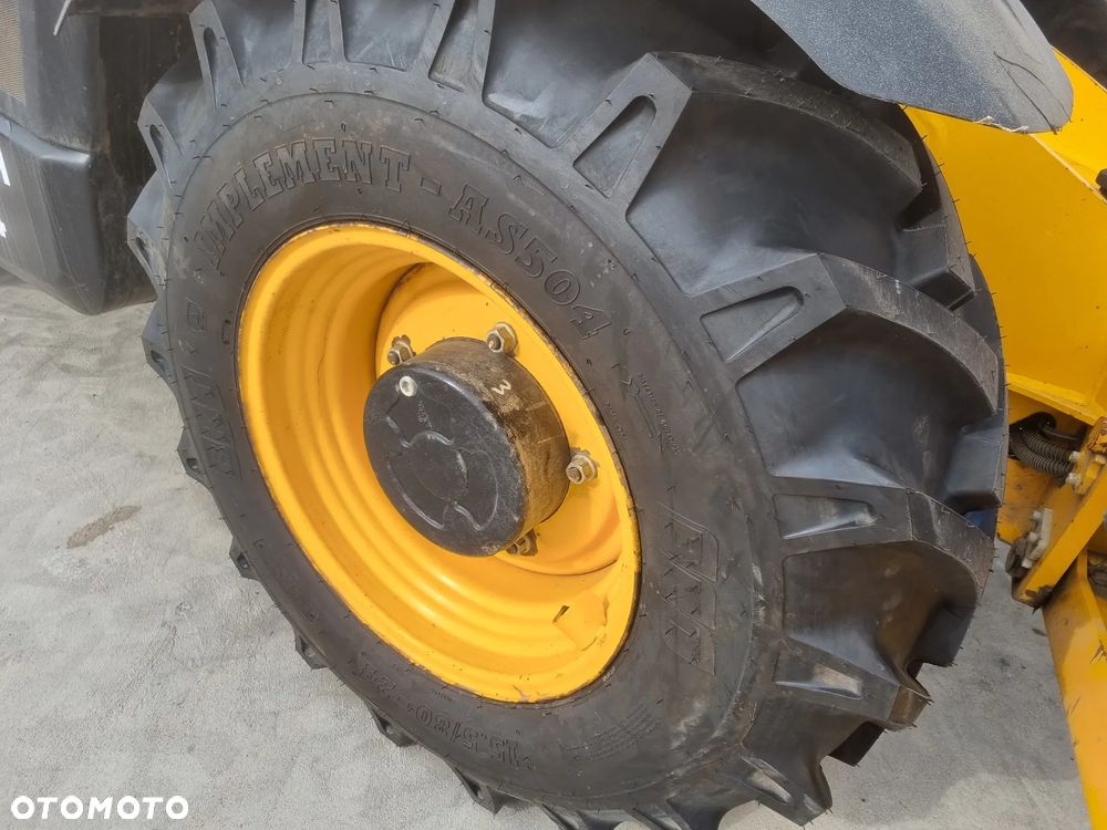 JCB 540-140 jak Manitou MT 1440 R285 - 16
