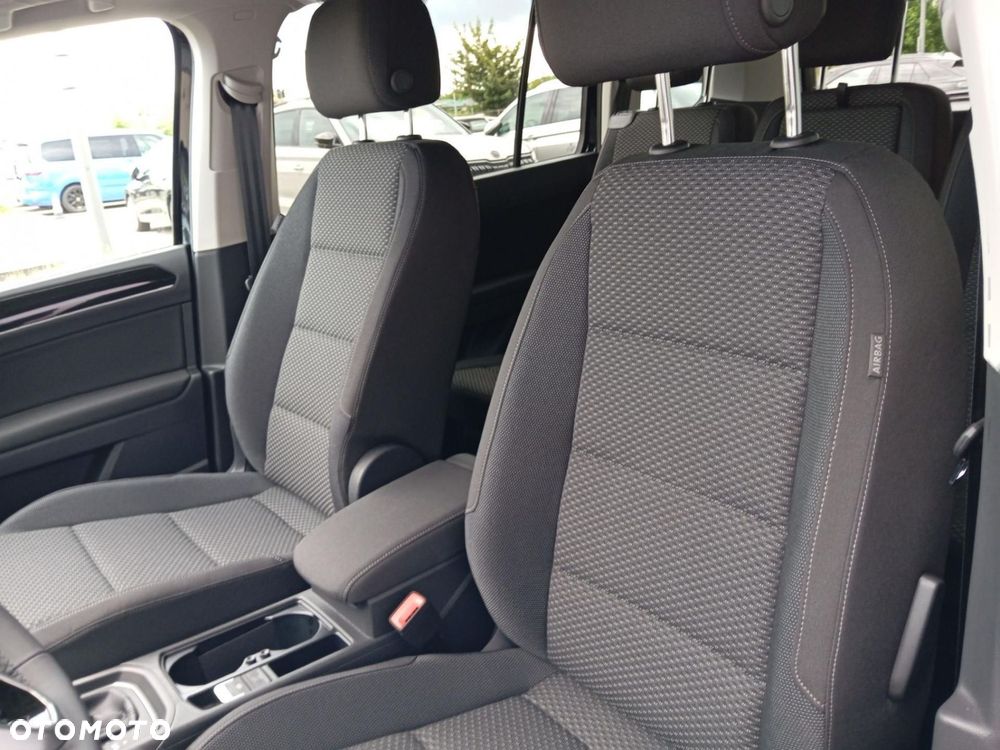 Volkswagen Touran - 24