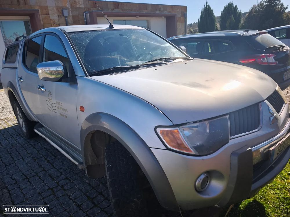 Mitsubishi L200 2.5 DI-D CD Invite AC+ABS - 4