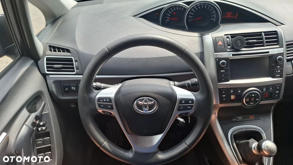 Toyota Verso 1.6 Premium - 21