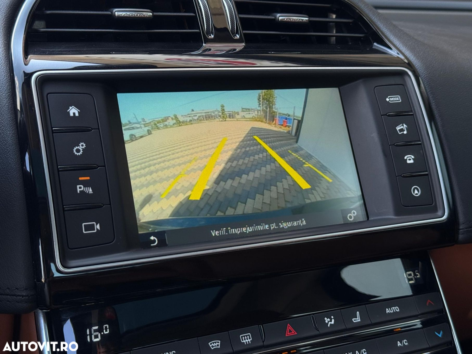 Jaguar XE 20d Aut. Portfolio - 12