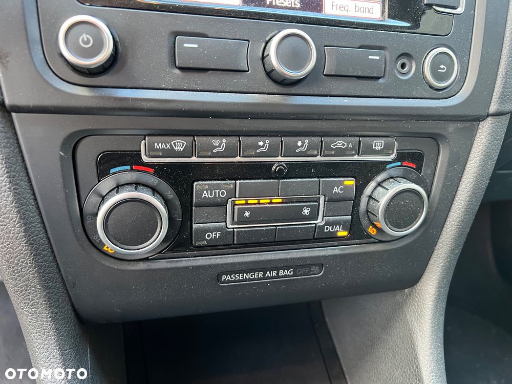 Volkswagen Golf 1.6 TDI DPF Highline - 17