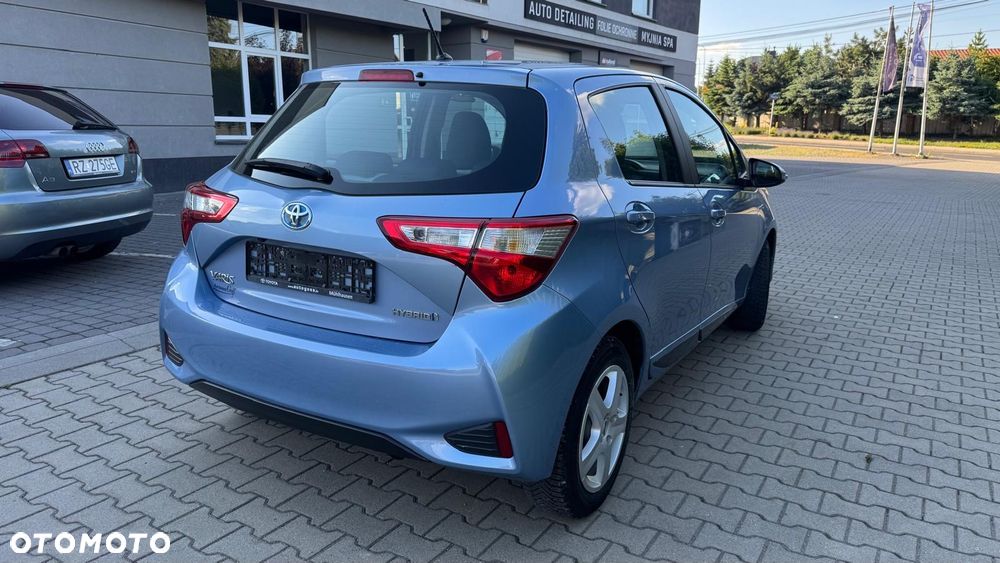 Toyota Yaris Hybrid 100 Business Edition - 9