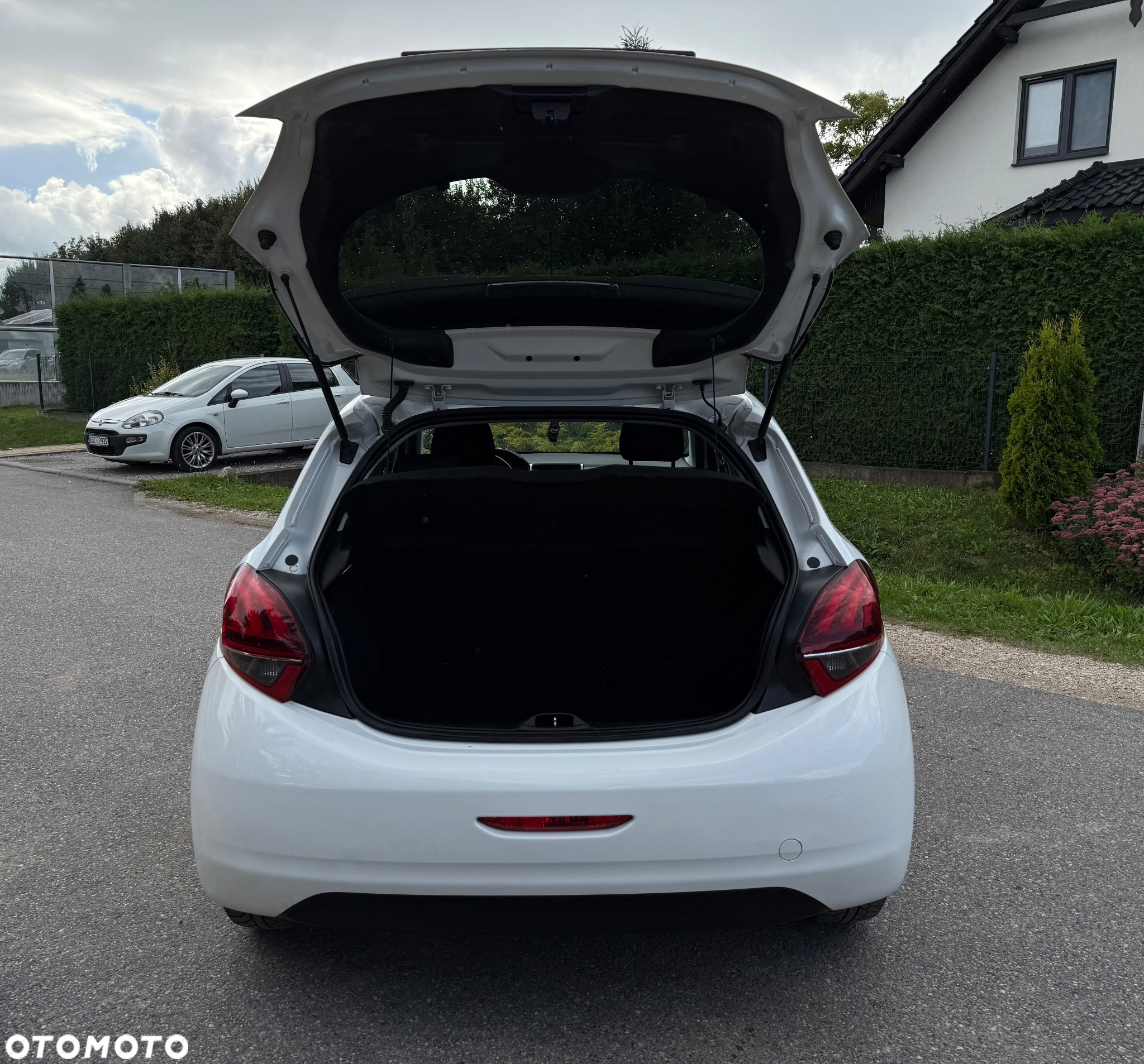 Peugeot 208 1.2 PureTech Style - 23