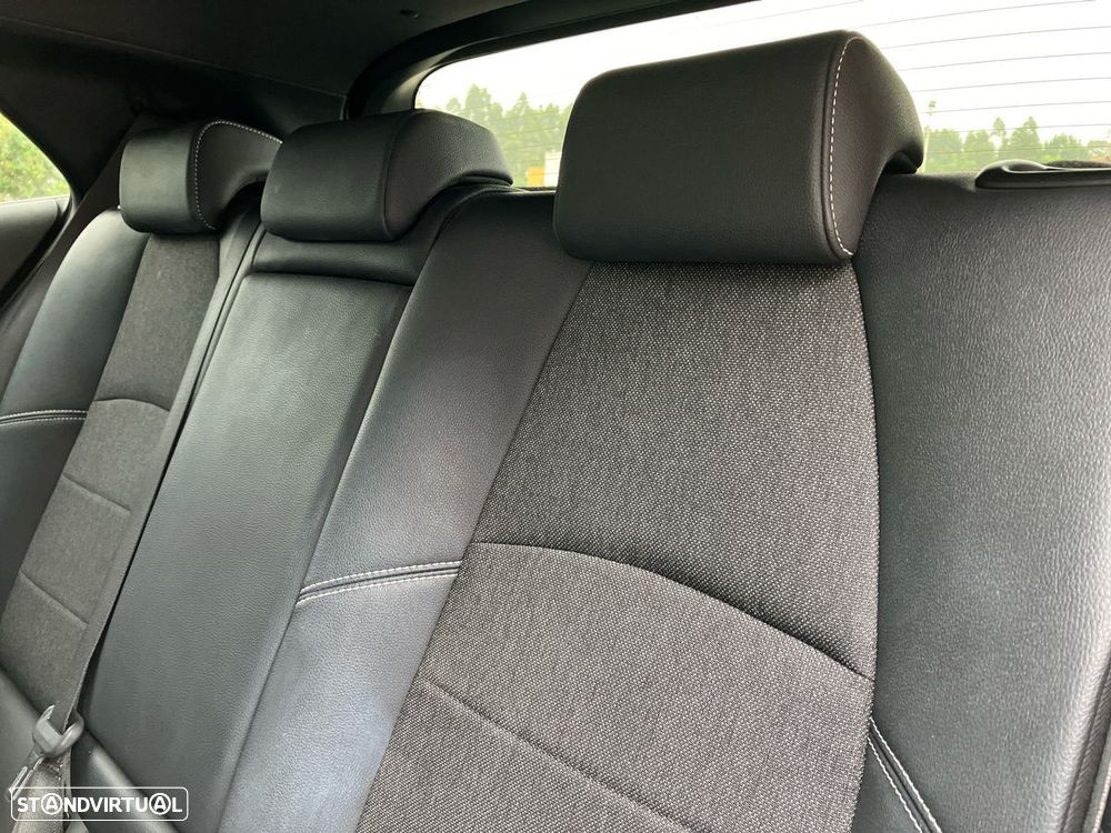 Toyota Corolla 1.8 Hybrid Comfort Plus - 22