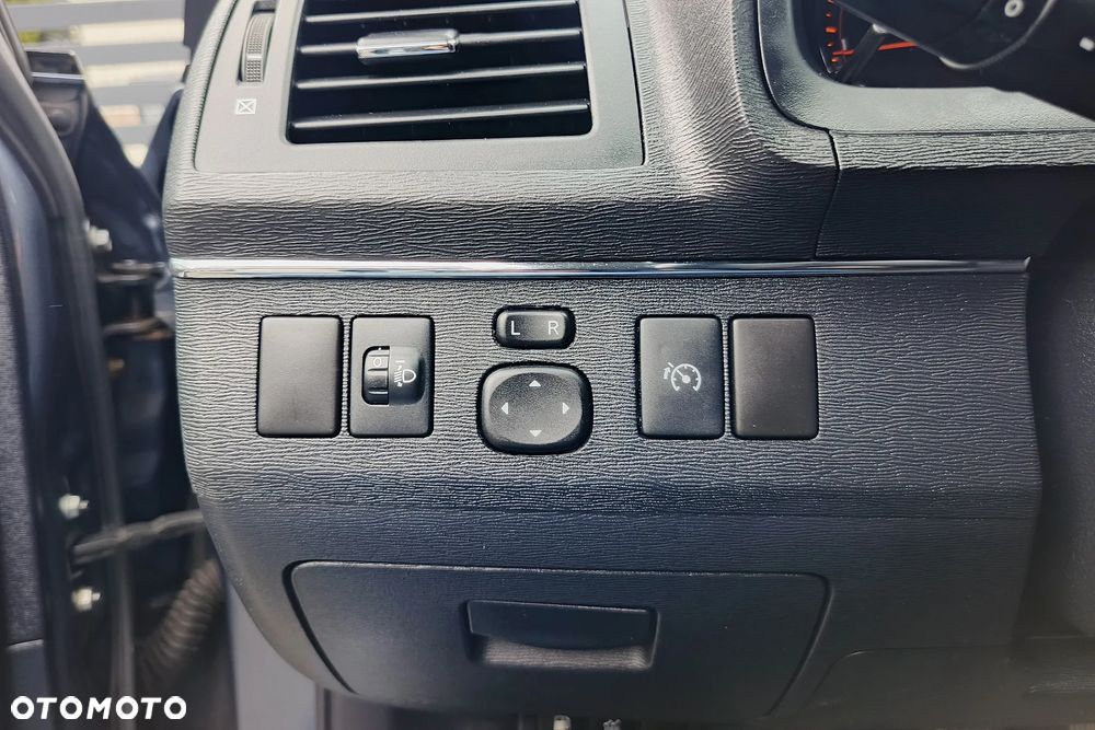 Toyota Avensis 1.8 Executive - 27