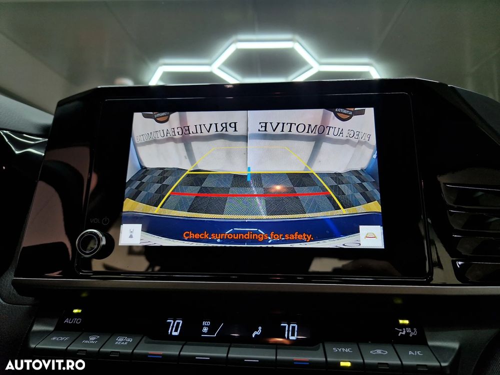 Toyota Camry 2.5 Hybrid Dynamic - 26