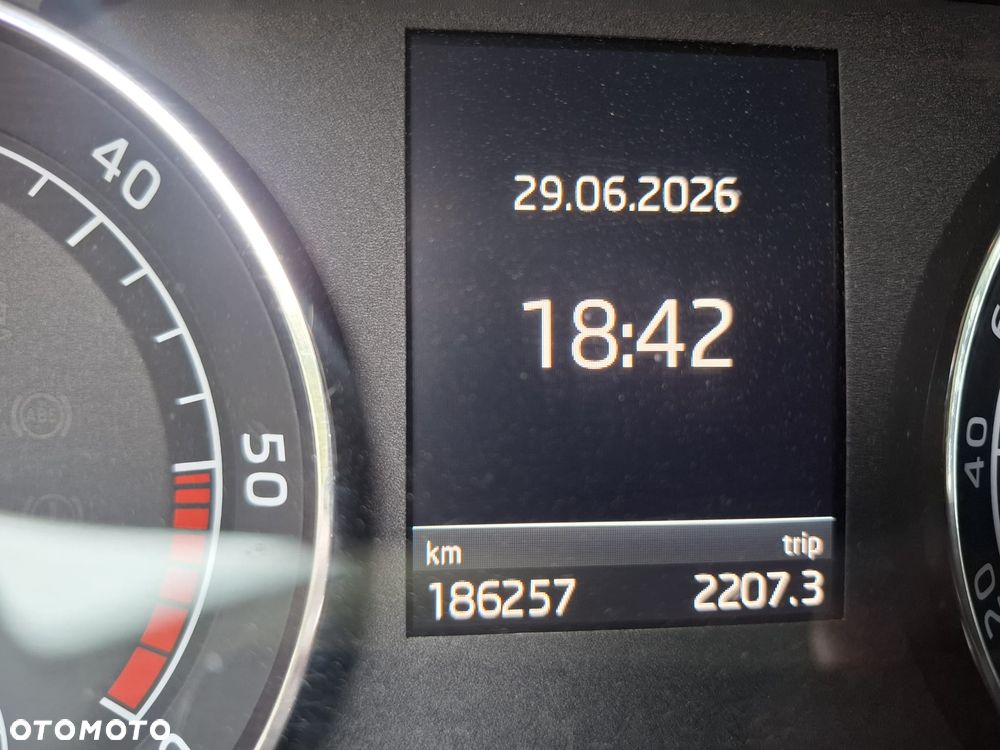 Skoda Superb 2.0 TDI Active DSG - 6