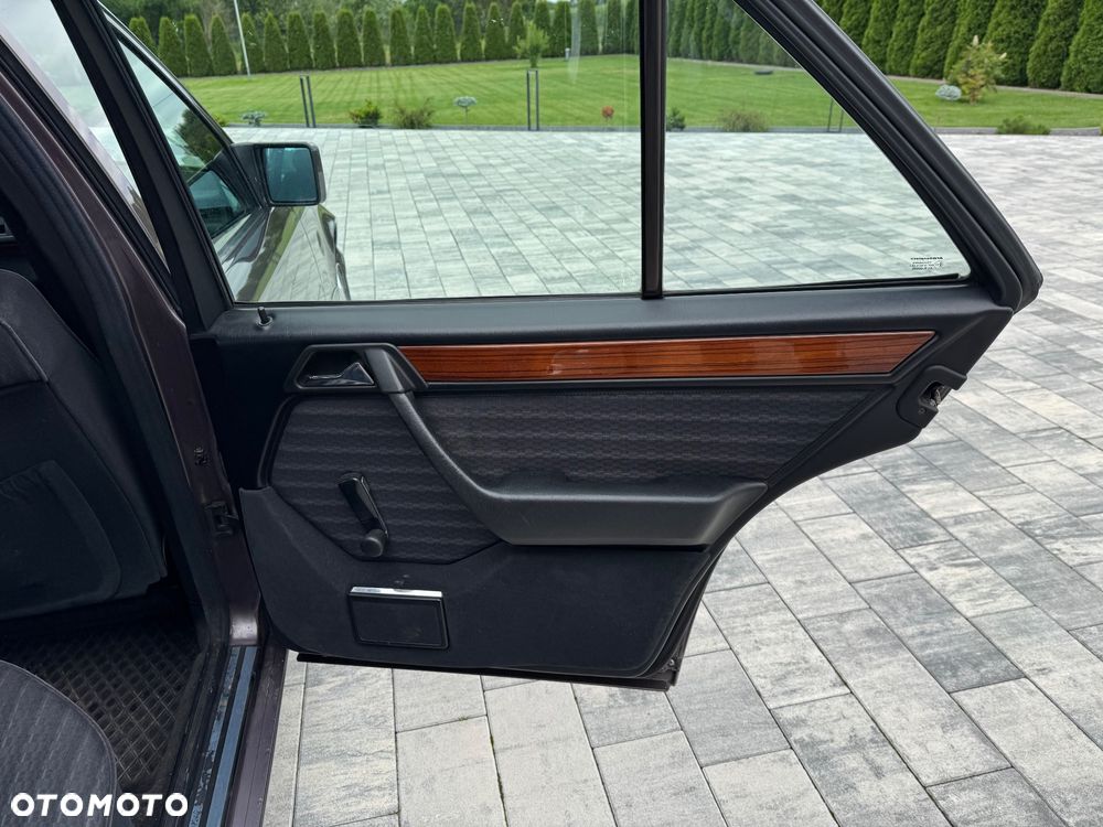 Mercedes-Benz W124 (1984-1993) - 26