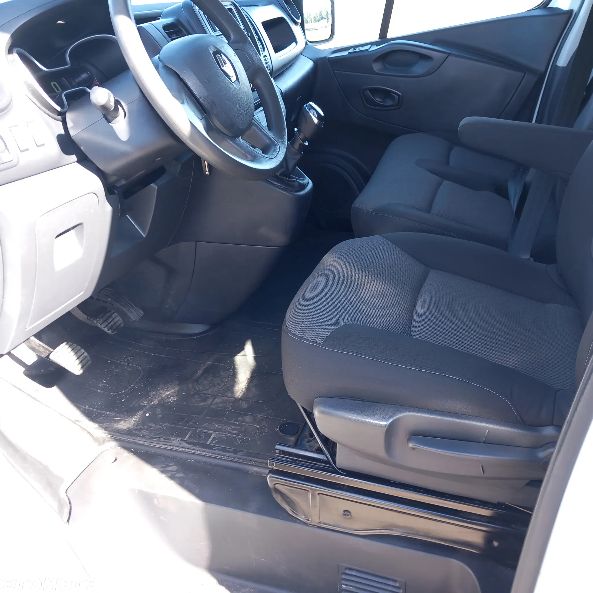 Renault Trafic - 13
