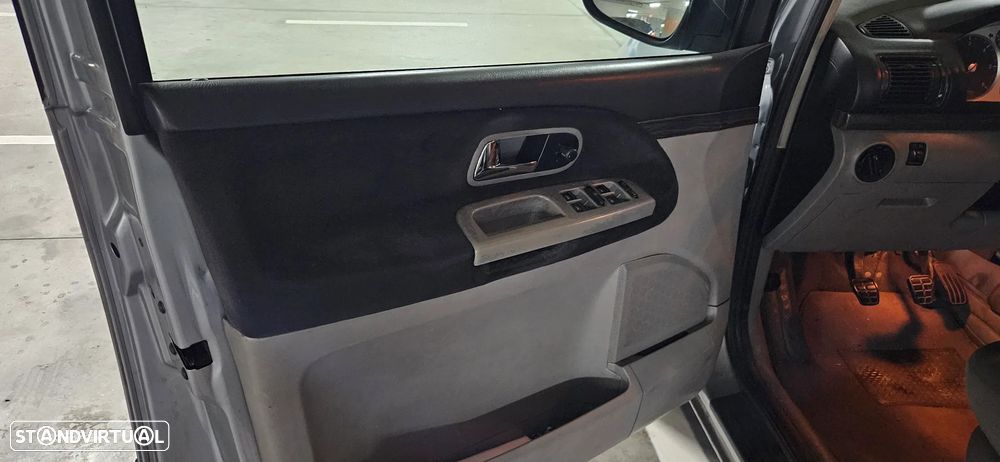 Ford Galaxy 1.9 TDi Ghia - 23