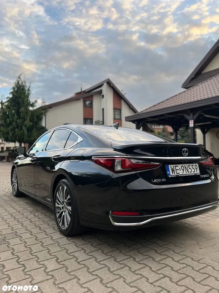 Lexus ES - 4