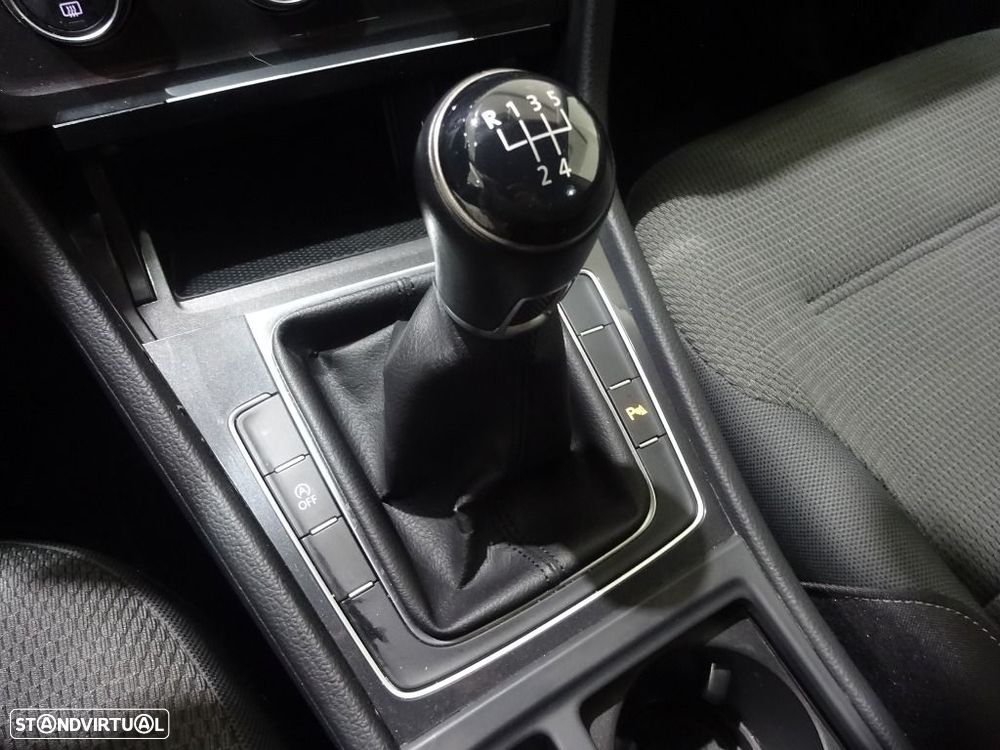 VW Golf Variant 1.6 TDi Confortline - 26