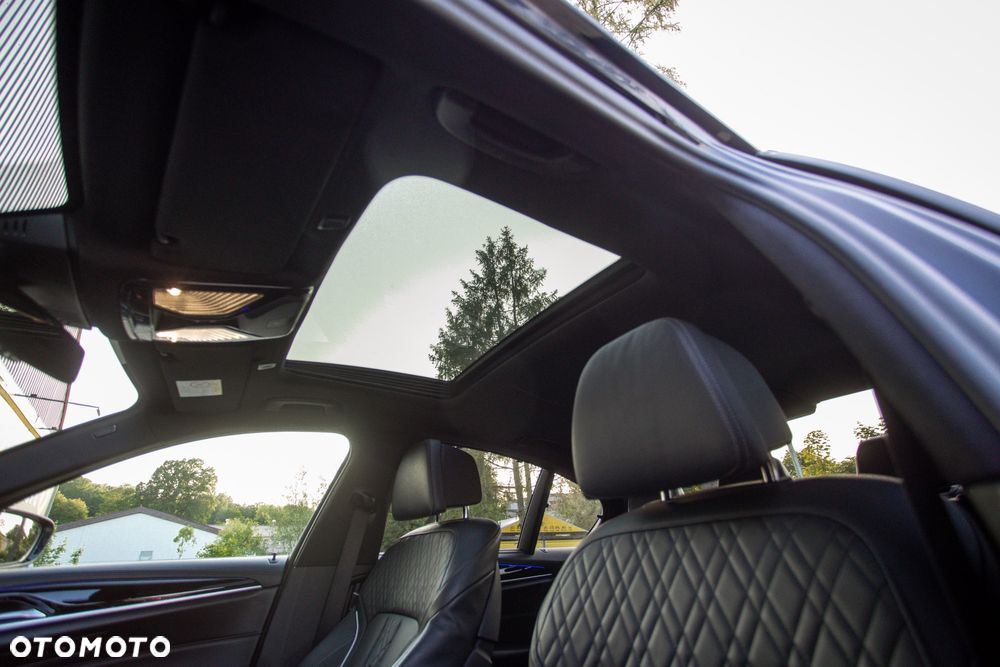 BMW Seria 5 M550i xDrive - 21